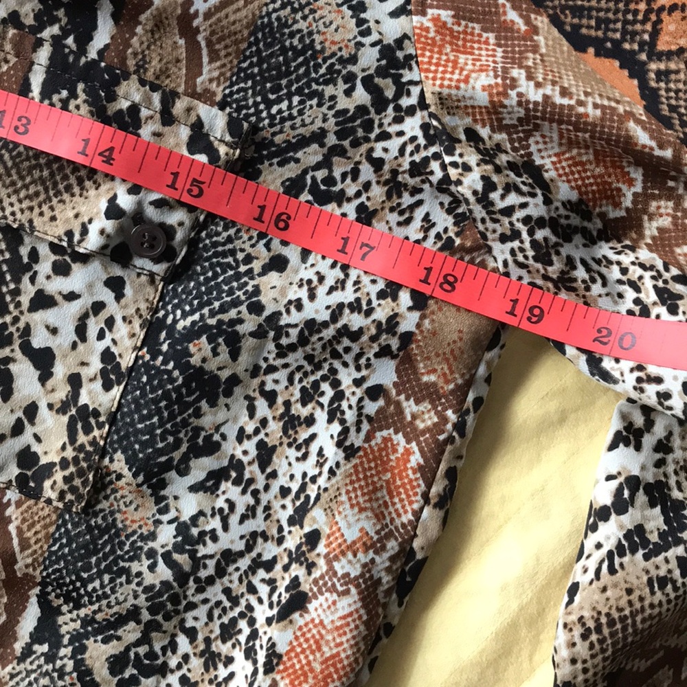 Bar III Patterned Button Down EUC - Picture 6 of 7